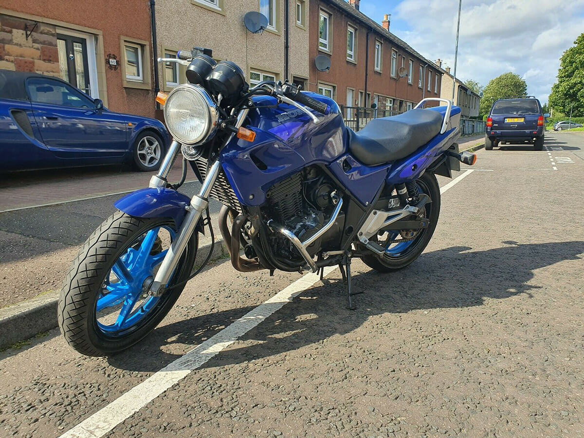 A 1995 CB500 in blue